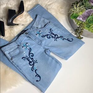 Romeo + Juliet Couture bohemian western Embroidered Straight jeans medium women